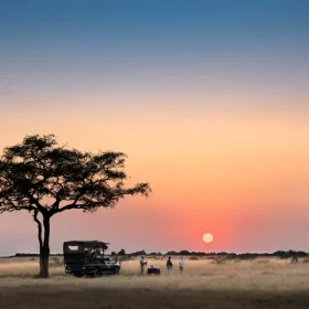 Dest_EA-Tanzania-Grumeti-Serengeti-River-Lodge-Experiences-safari-game-drive-sundowners-drinks-(5)-(1)